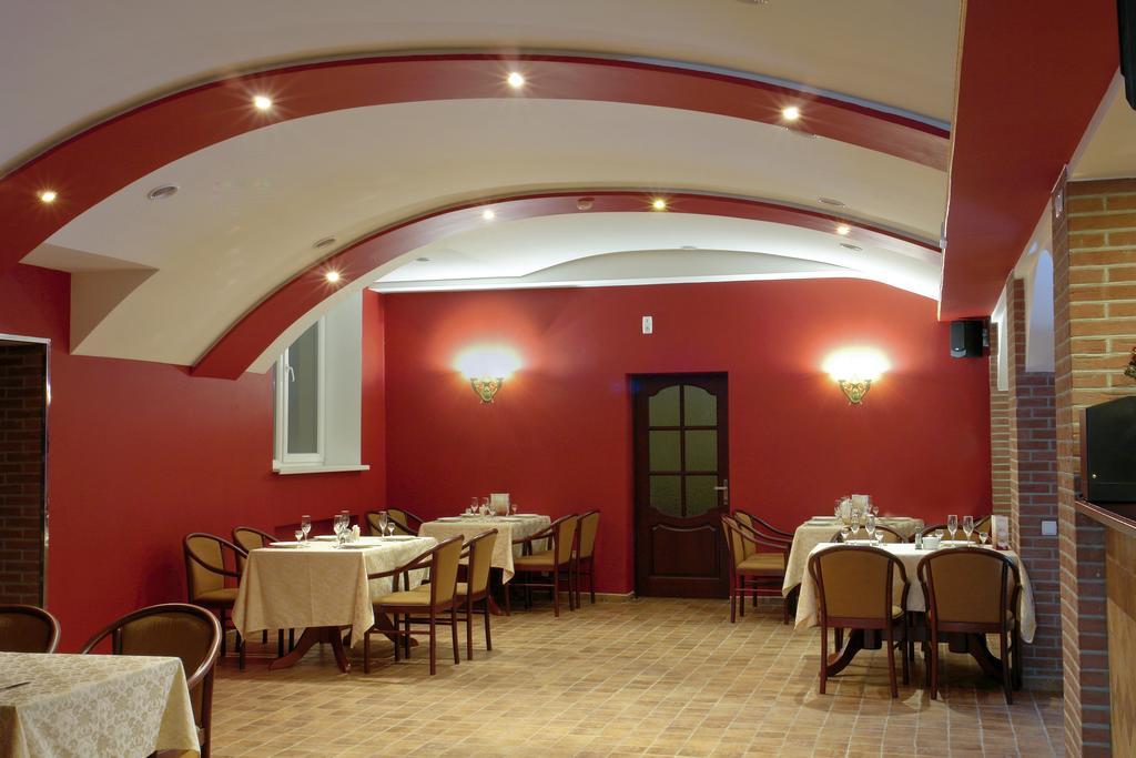 Optima Hotel Deluxe Krivoi Rog Exterior foto