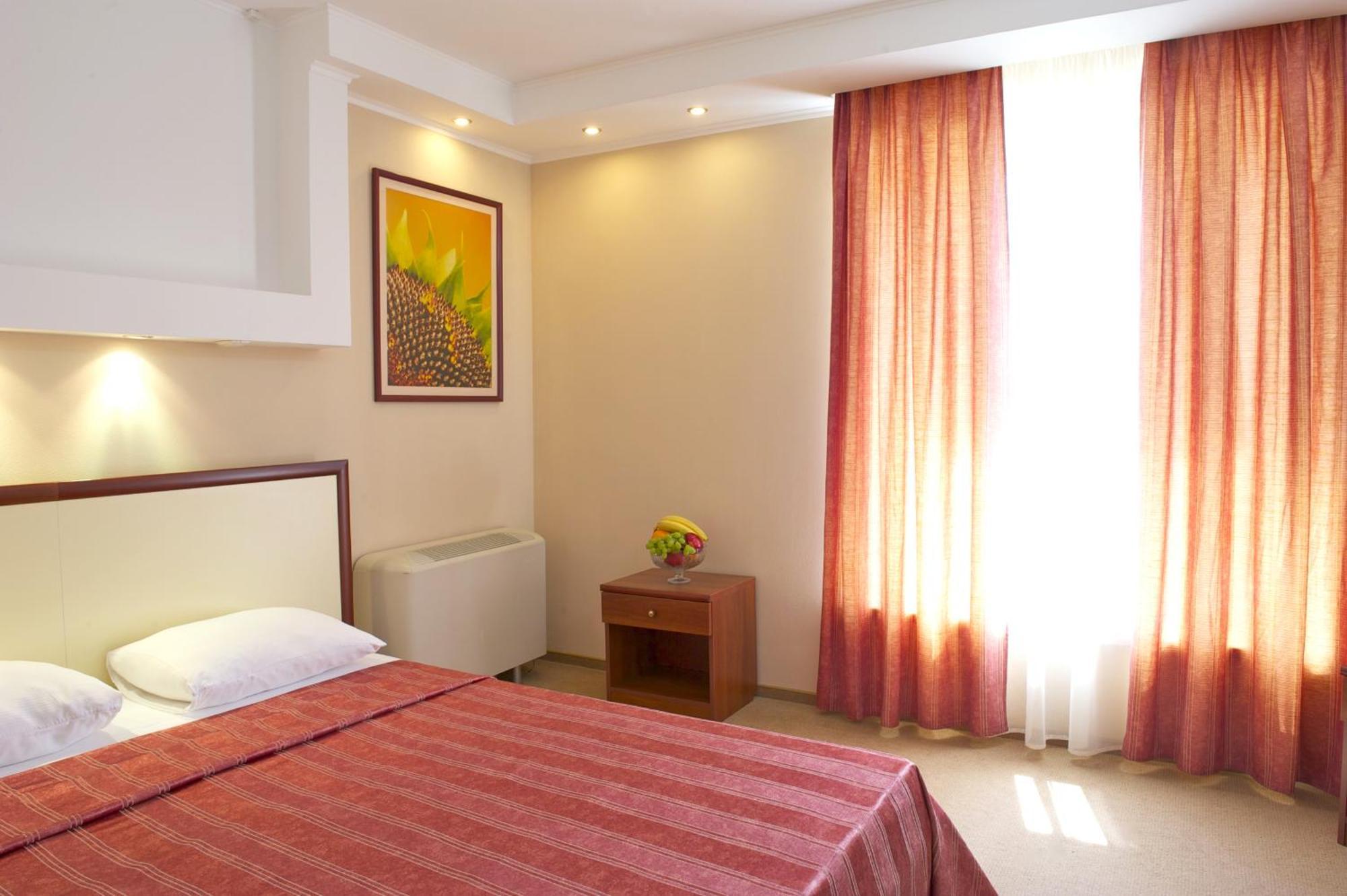 Optima Hotel Deluxe Krivoi Rog Exterior foto